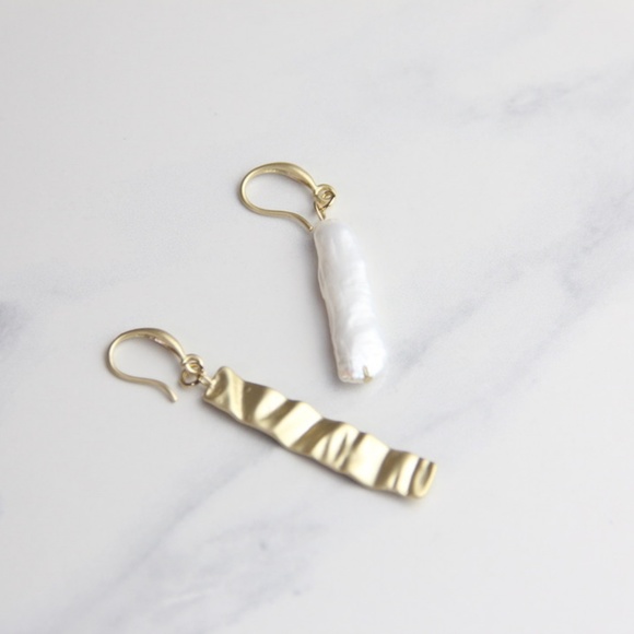 Sswing Lifestyle Jewelry - Asymmetrical Gold Metal Dangle Earring